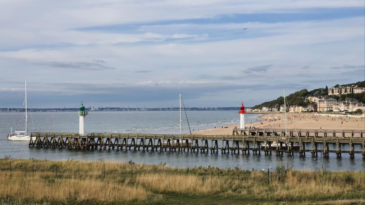 Le Cocooning-Studio Deauville Marina Avec Terrasse Vue Mer Et Plage Luaran gambar