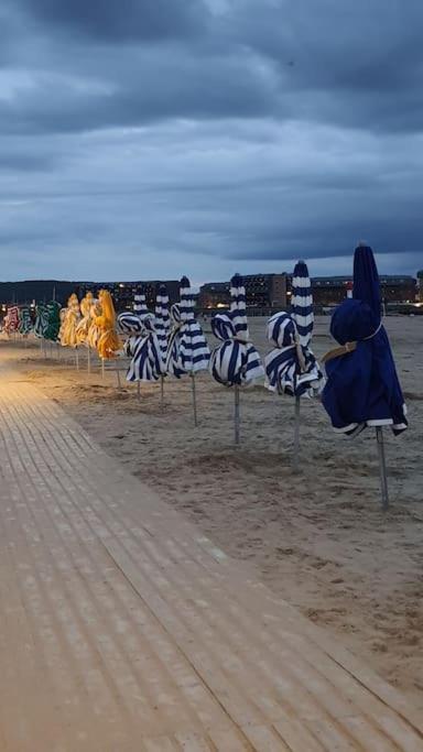 Le Cocooning-Studio Deauville Marina Avec Terrasse Vue Mer Et Plage Luaran gambar
