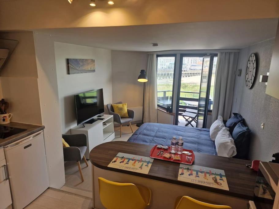Le Cocooning-Studio Deauville Marina Avec Terrasse Vue Mer Et Plage Luaran gambar