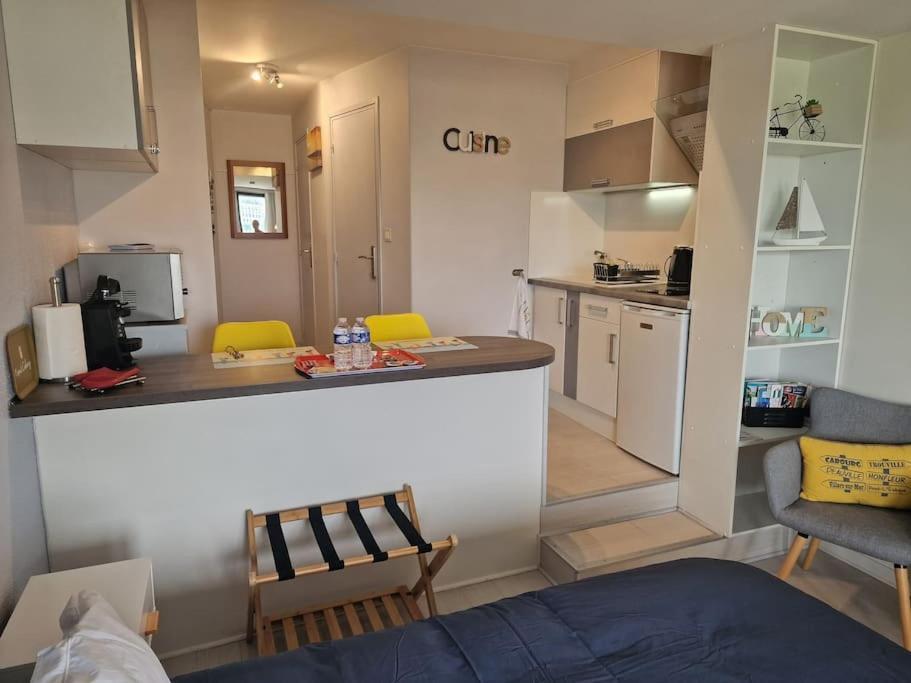 Le Cocooning-Studio Deauville Marina Avec Terrasse Vue Mer Et Plage Luaran gambar