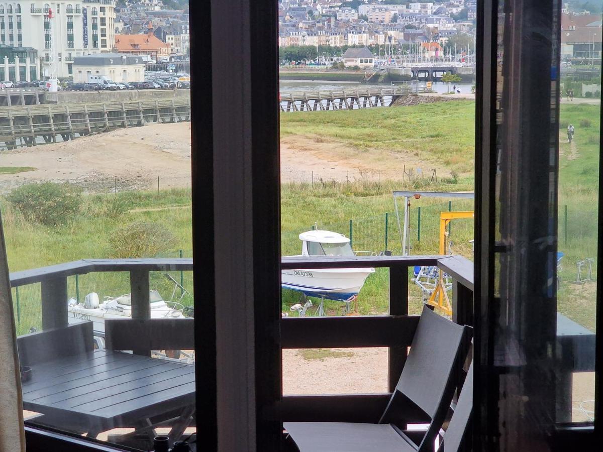 Le Cocooning-Studio Deauville Marina Avec Terrasse Vue Mer Et Plage Luaran gambar